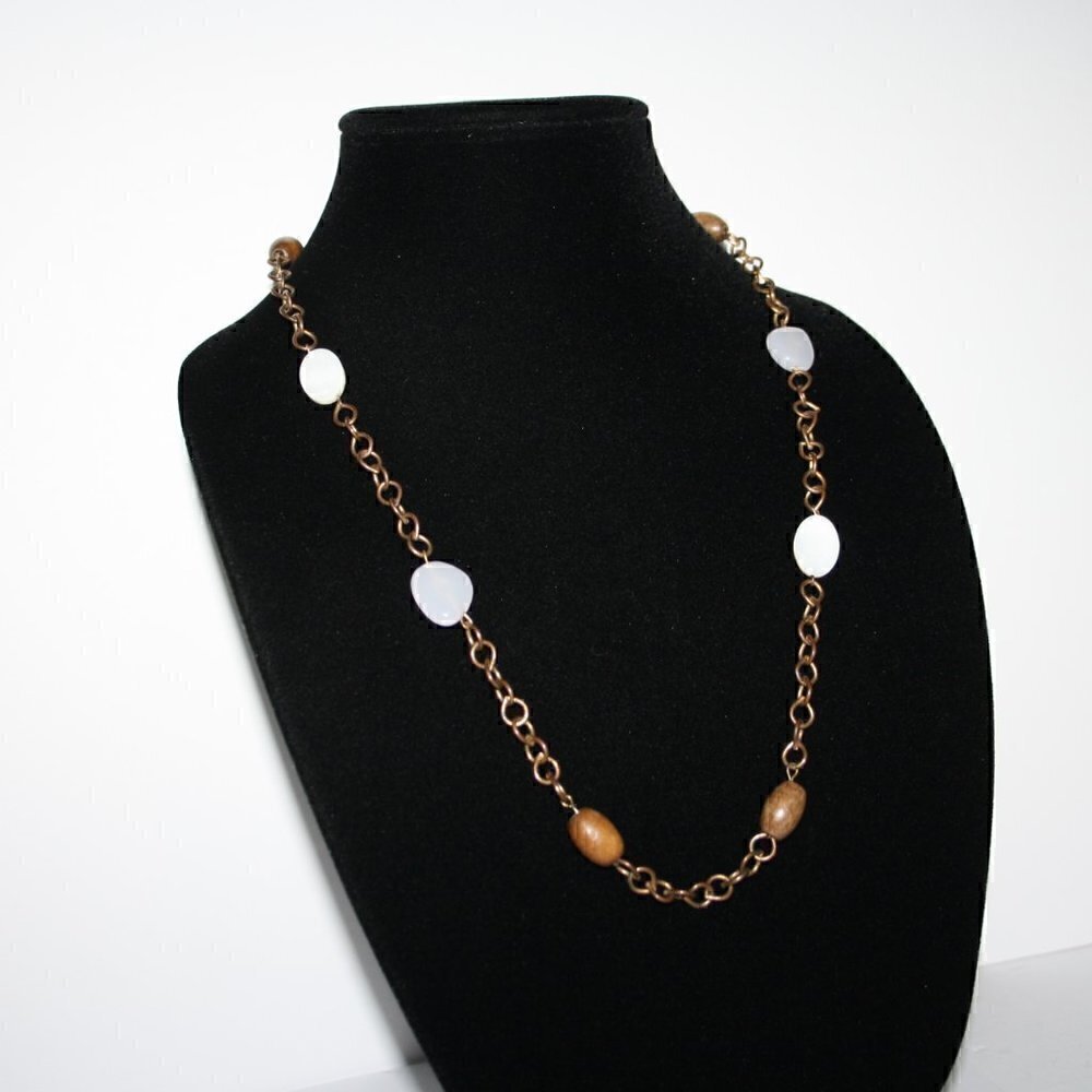 vintage Gold tone chain, wood & mother of pearl beads necklace. - Picture 1 of 3